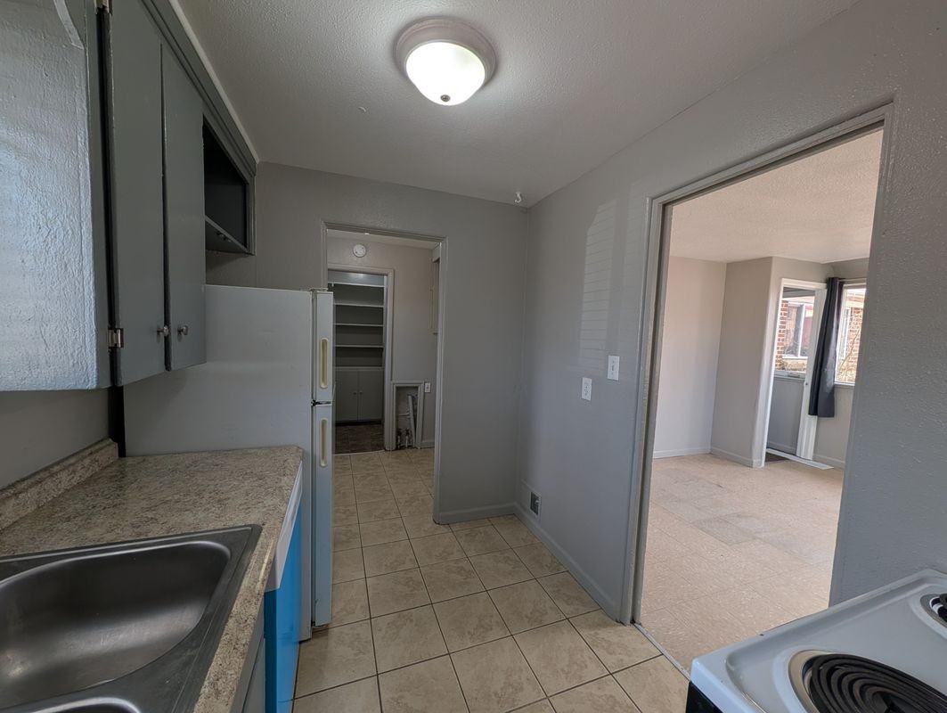 1310 Moline St - Photo 6 of 19