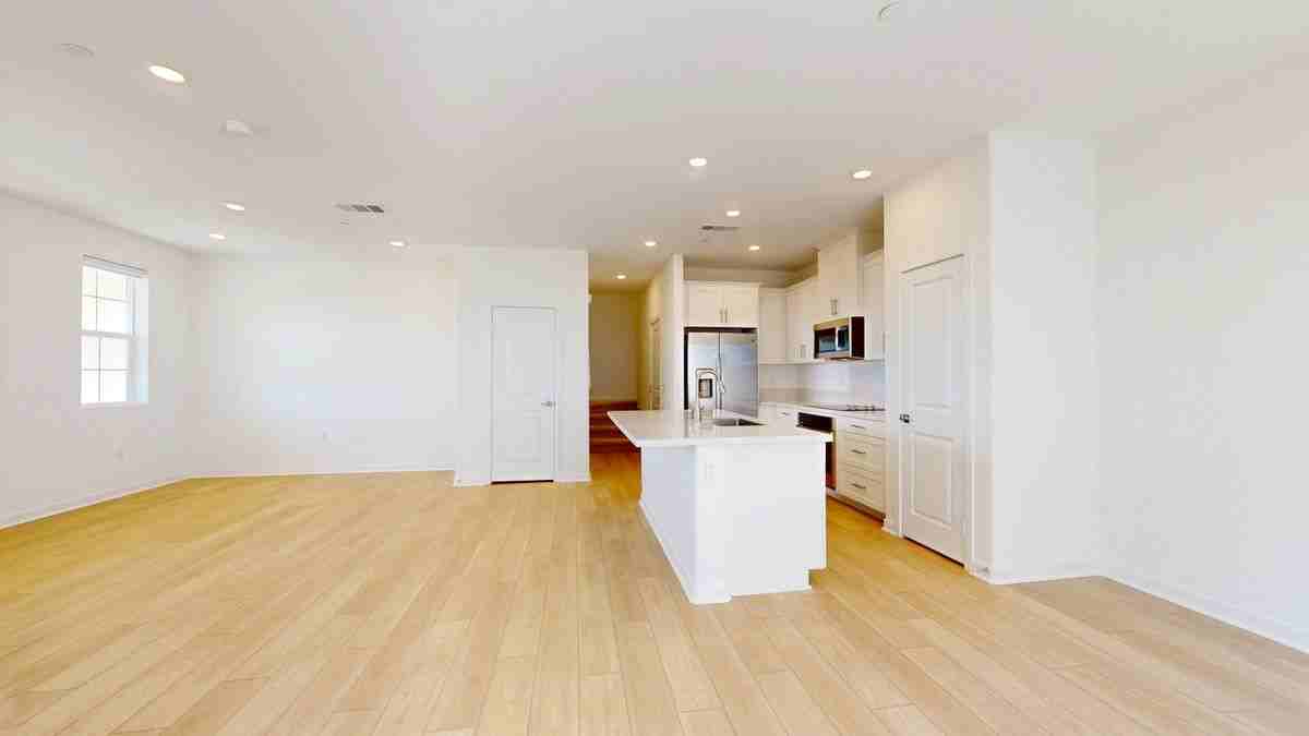 8421 Gabrielino Ct - Photo 2 of 11