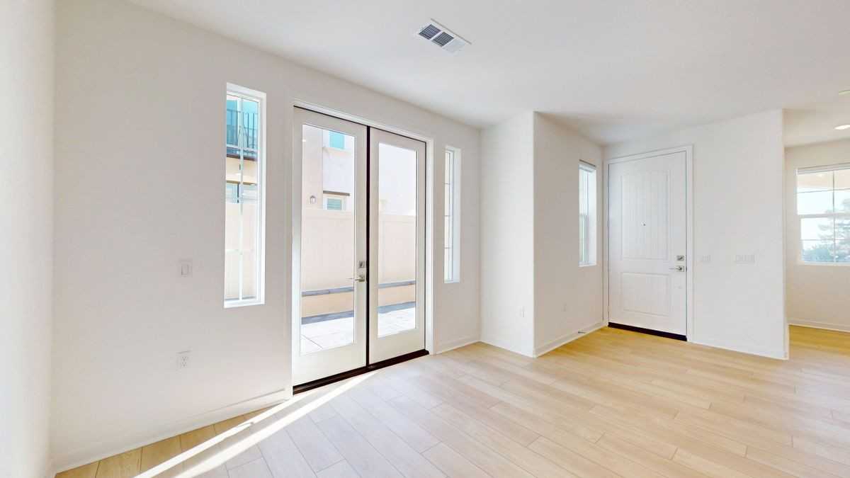 8421 Gabrielino Ct - Photo 3 of 11