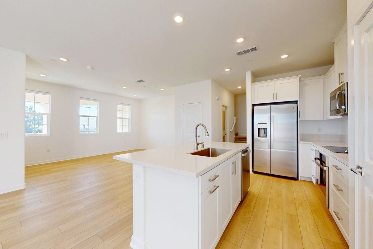 8421 Gabrielino Ct - Photo 4 of 11