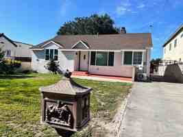 featured image of 6013 N Walnut Grove Ave