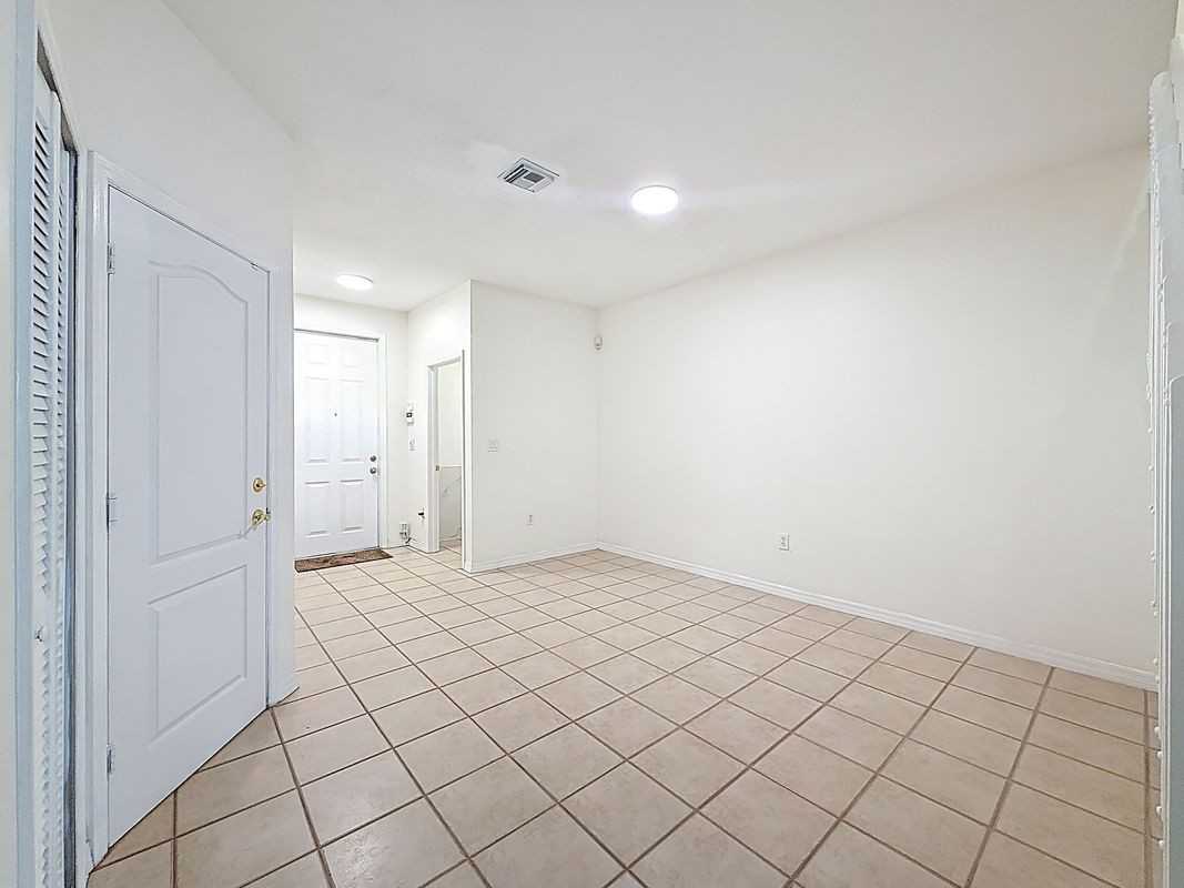 4330 Nw 114th Pl - Photo 3 of 34