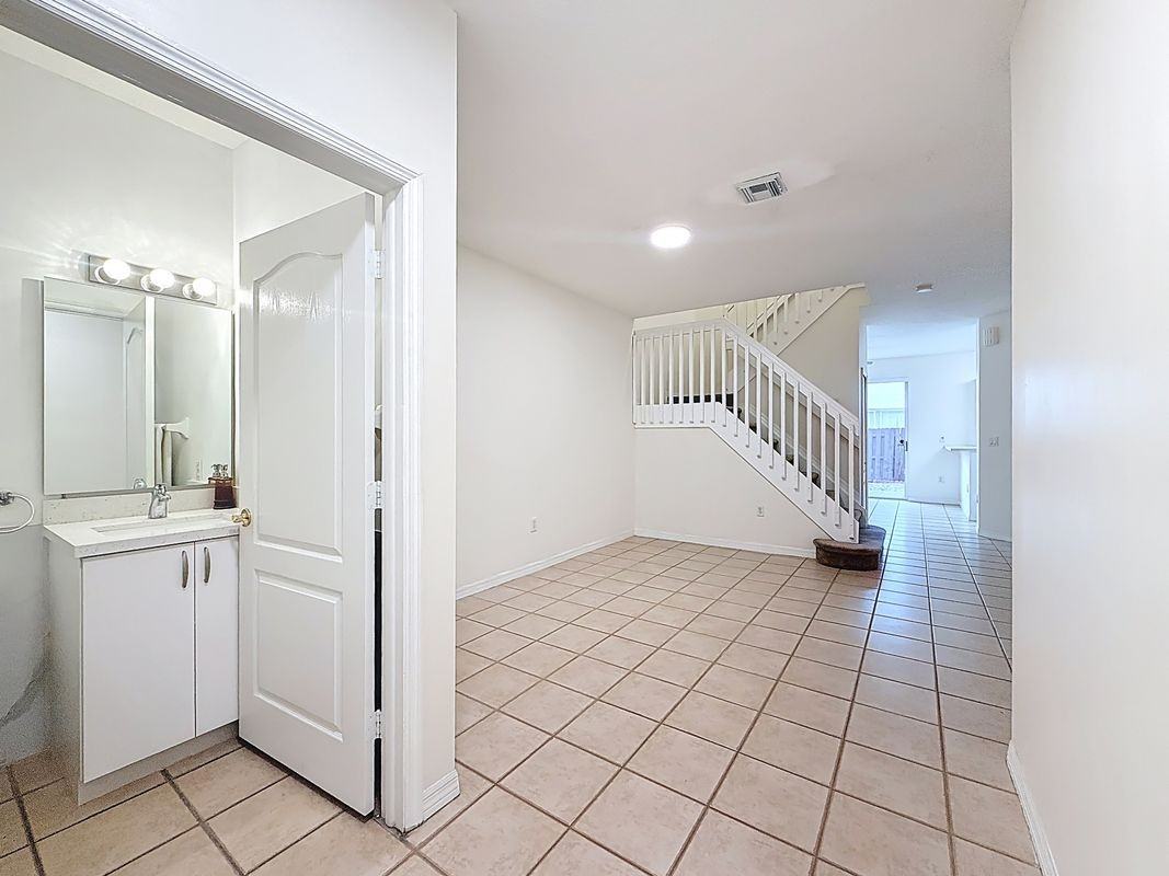 4330 Nw 114th Pl - Photo 5 of 34