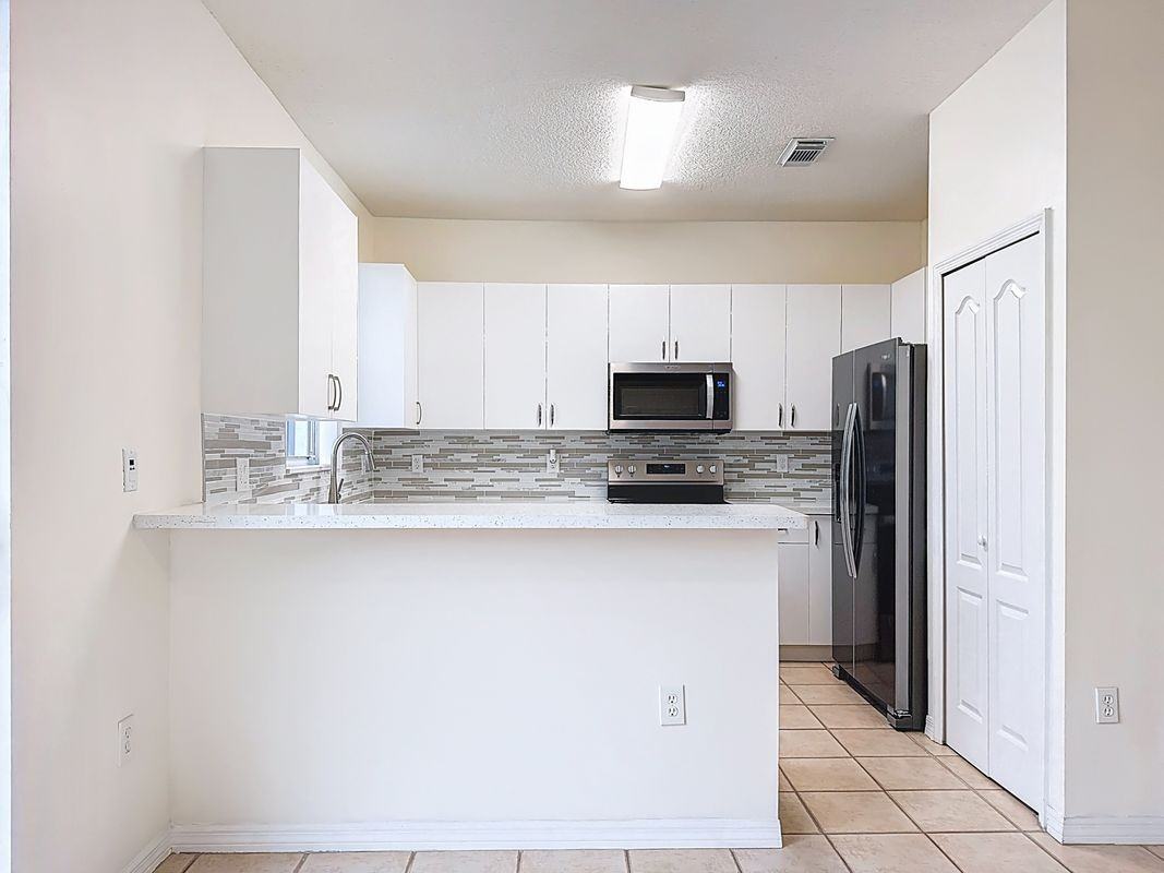 4330 Nw 114th Pl - Photo 7 of 34