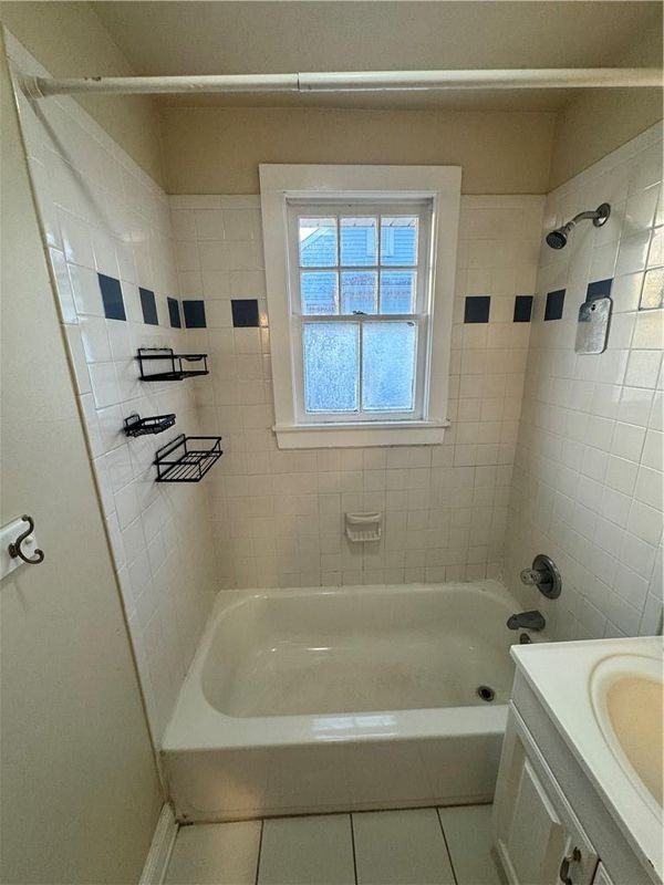 834 Greenwood Dr - Photo 3 of 9