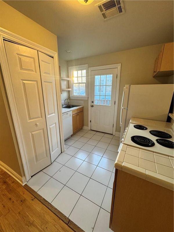 834 Greenwood Dr - Photo 6 of 9