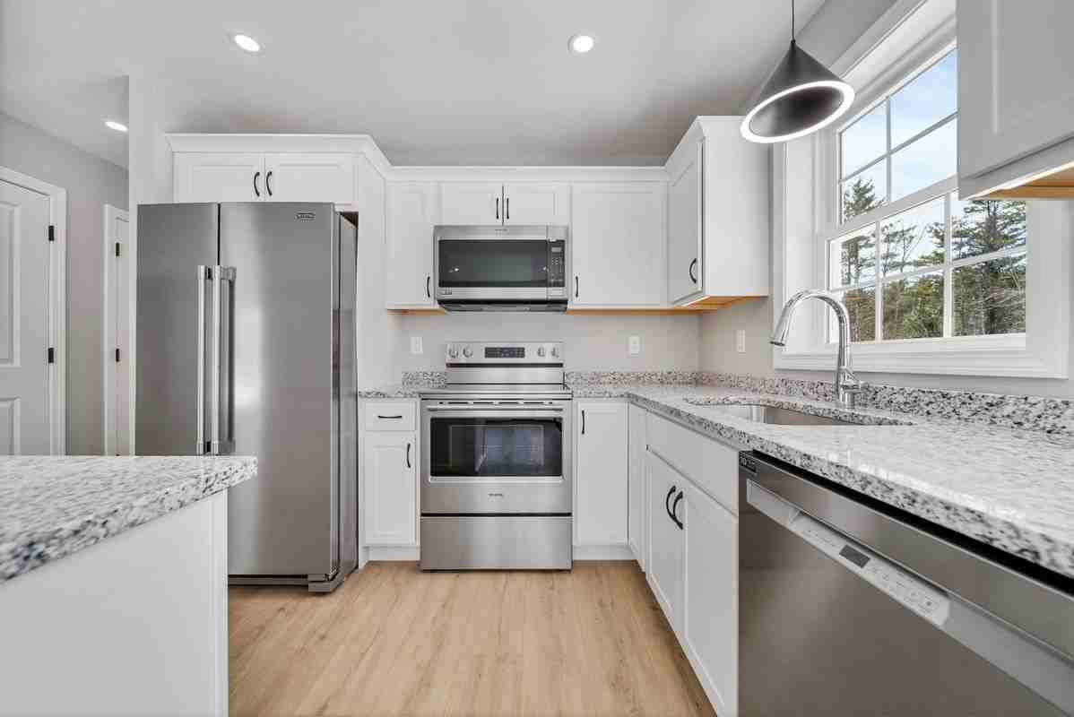 142 S Main St ##A - Photo 5 of 24