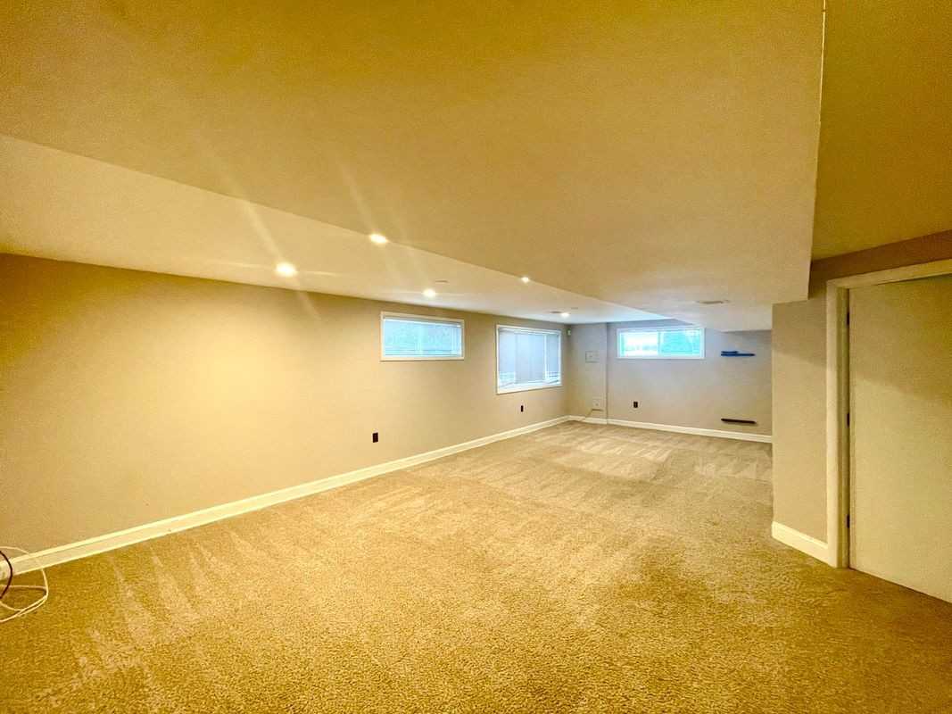 8800 Sterling St - Photo 6 of 7