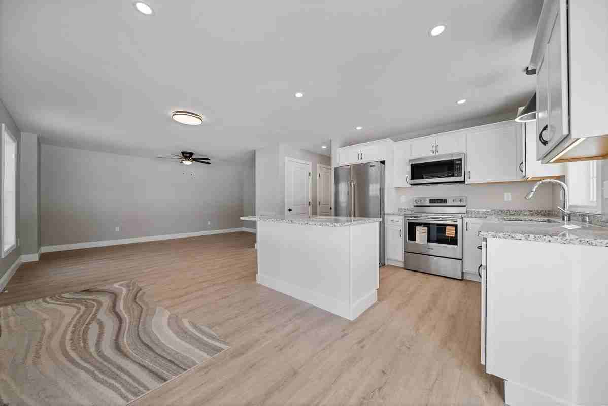 142 S Main St ##B - Photo 3 of 22