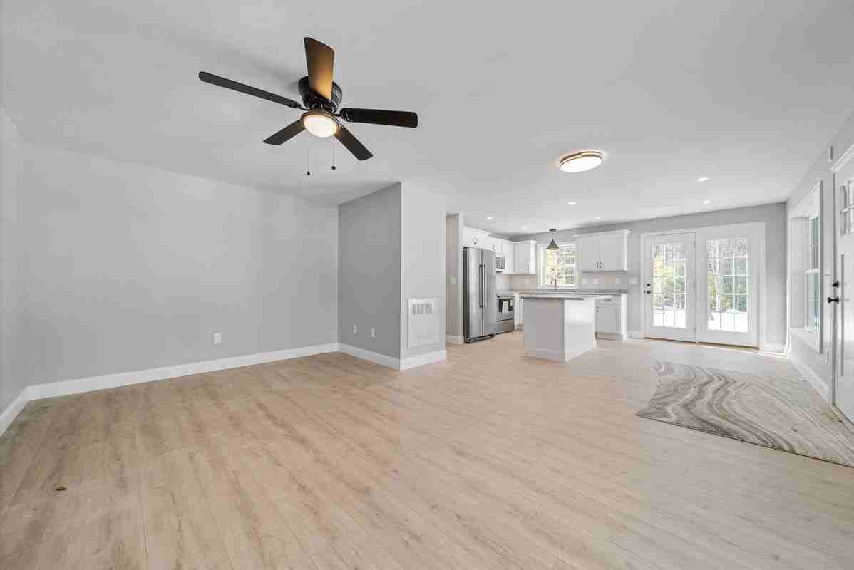 142 S Main St ##B - Photo 4 of 22