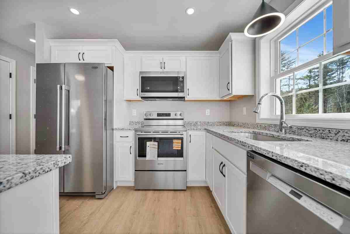 142 S Main St ##B - Photo 5 of 22