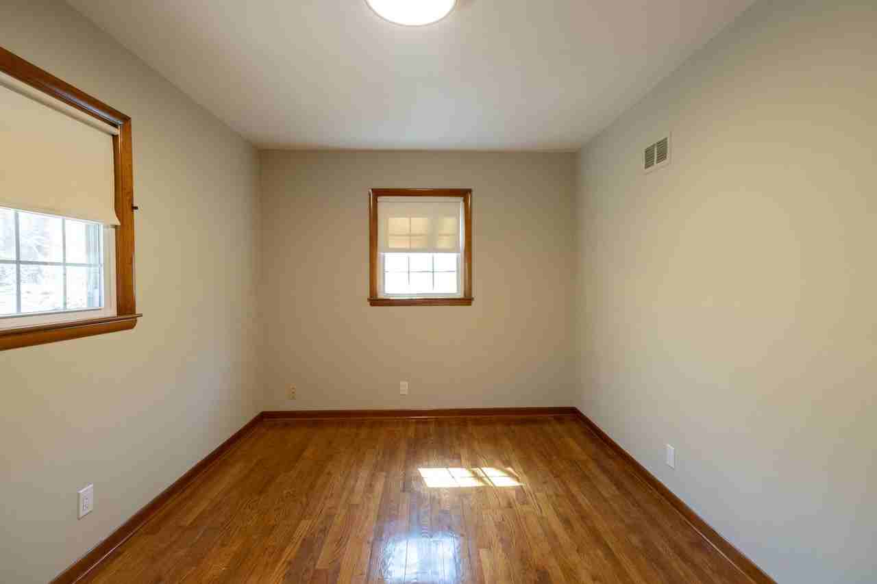 1008 Lakeshore Dr - Photo 2 of 18