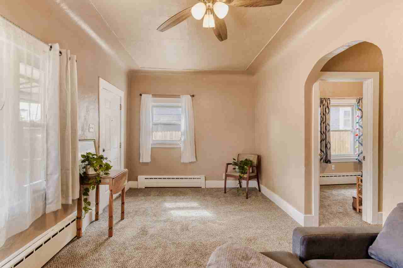 4739 Pearl St - Photo 4 of 17