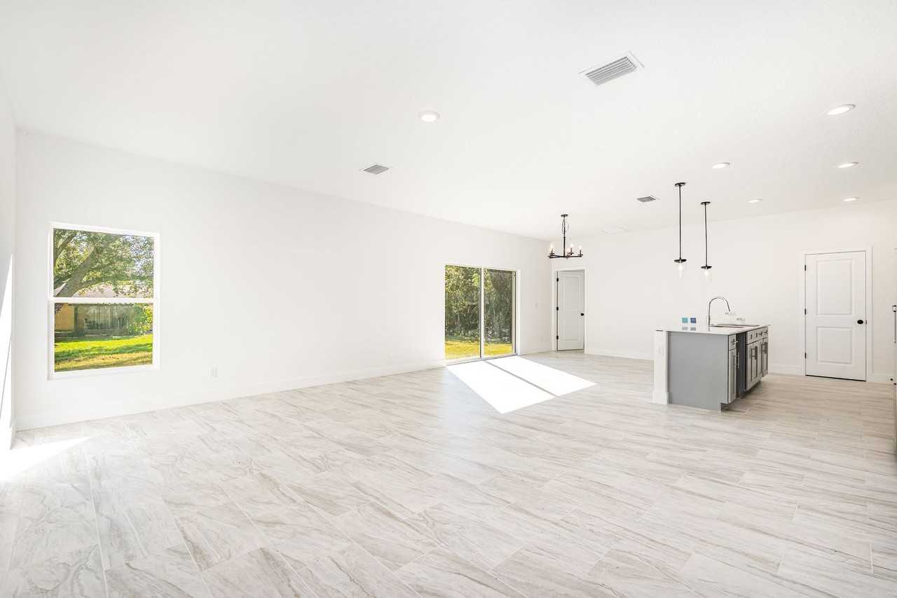 1155 Yakutat Ave Se - Photo 5 of 26