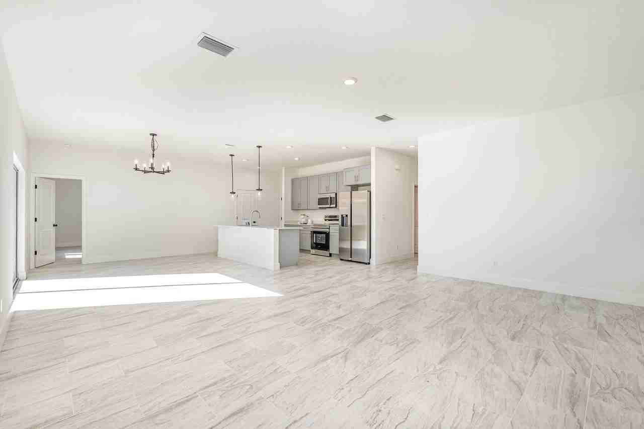 1155 Yakutat Ave Se - Photo 6 of 26