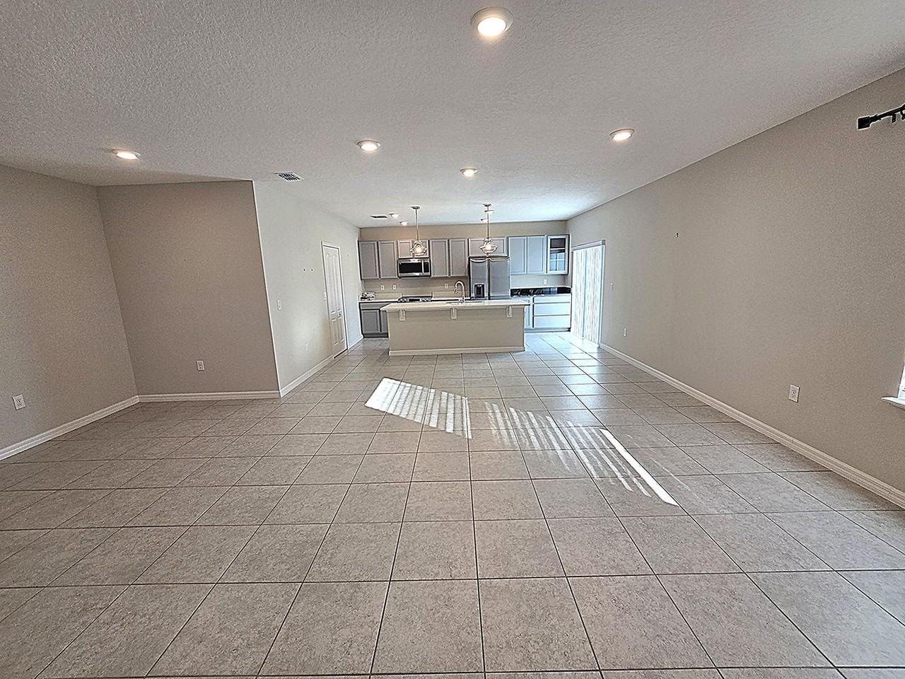 3125 Royal Palm Dr - Photo 3 of 23