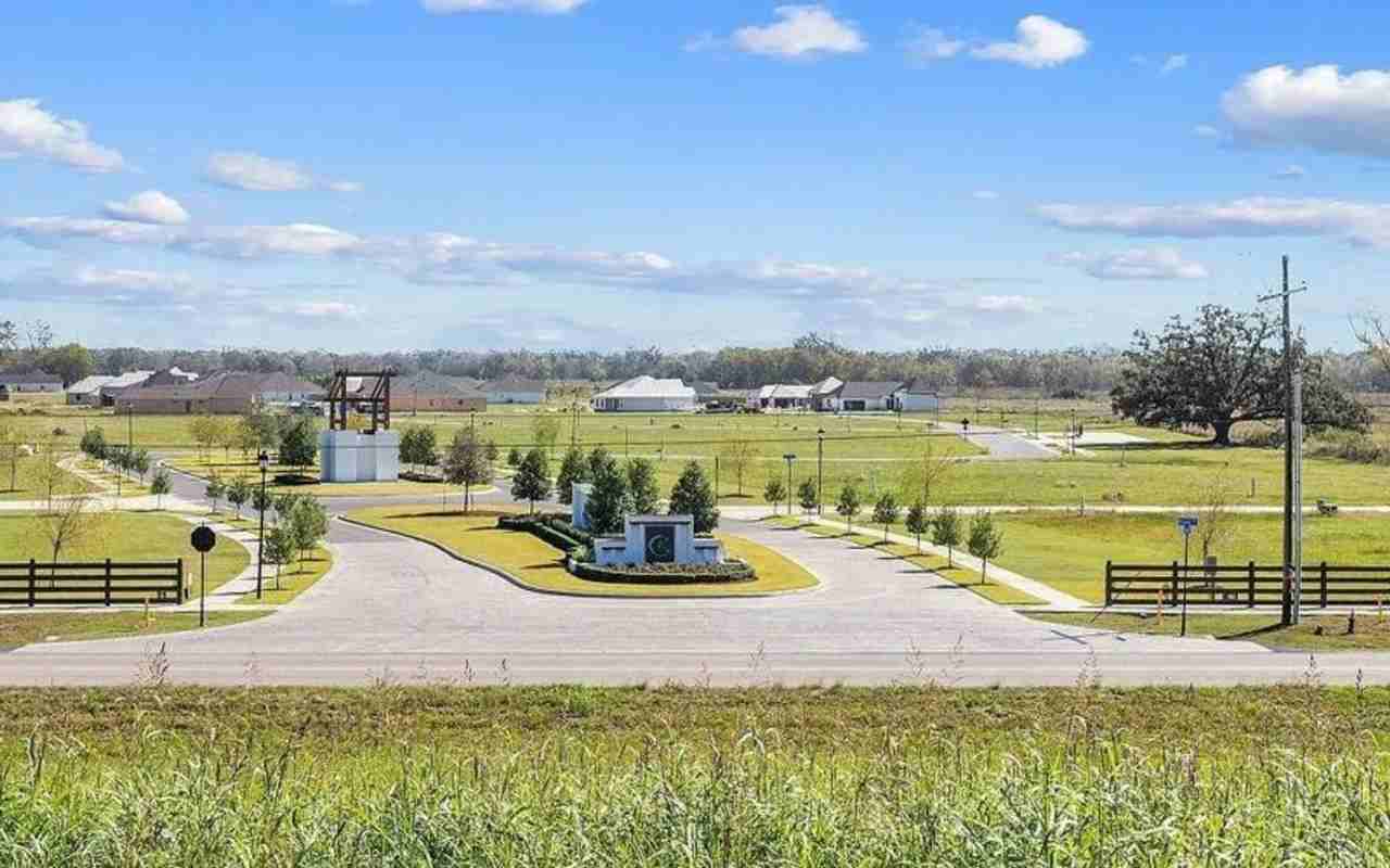 4350 Boulonnais Ave - Photo 2 of 6