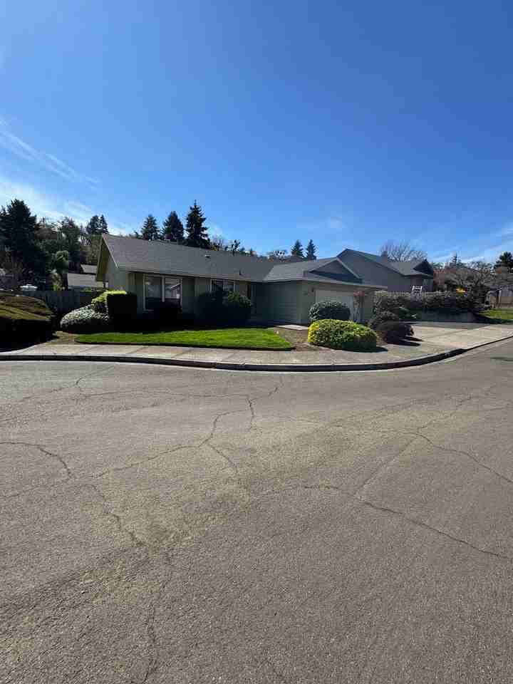 2245 Nw Cabrillo Ct - Photo 3 of 20