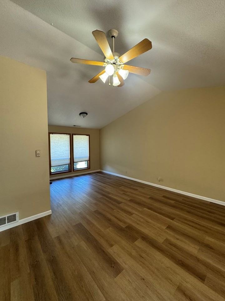 2245 Nw Cabrillo Ct - Photo 5 of 20