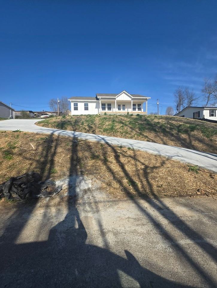 324 Wilson Hurst St - Photo 2 of 24