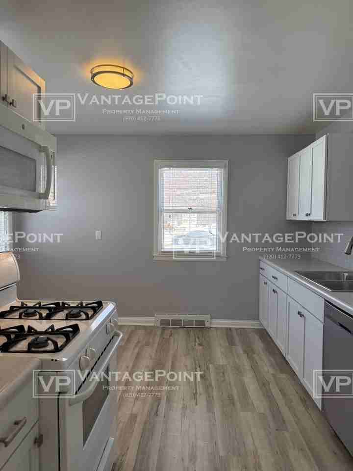 1655 9th St - Photo 4 of 16
