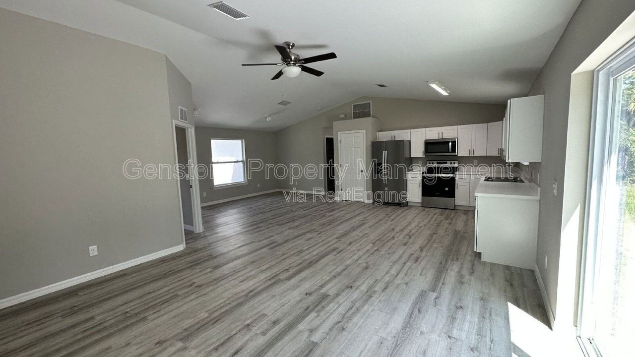 327 Lester Ave S - Photo 2 of 17