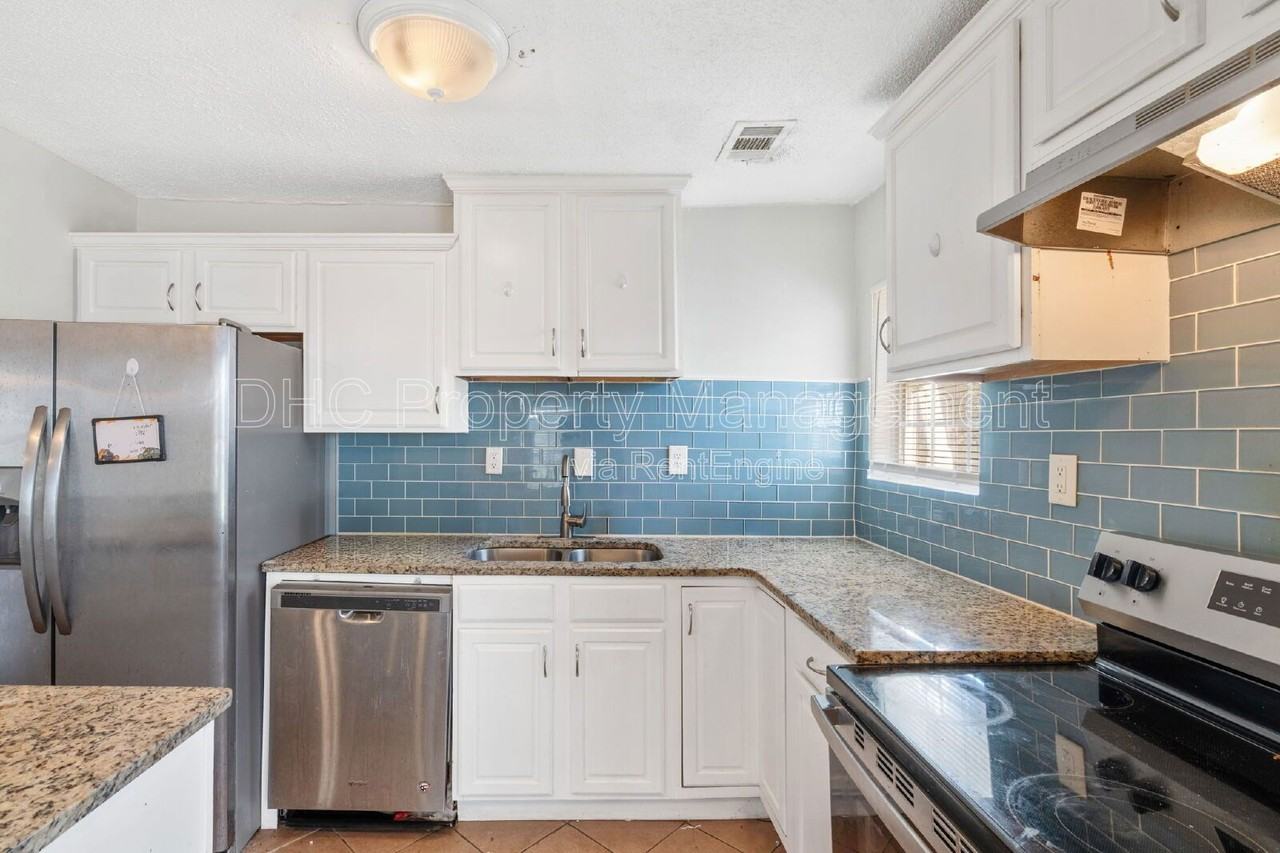 752 Mcdonough Blvd Se - Photo 4 of 10