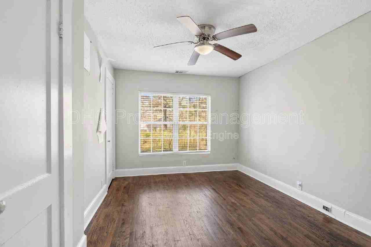 752 Mcdonough Blvd Se - Photo 5 of 10