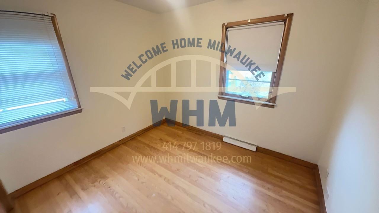 616 N 99th St - Photo 3 of 9