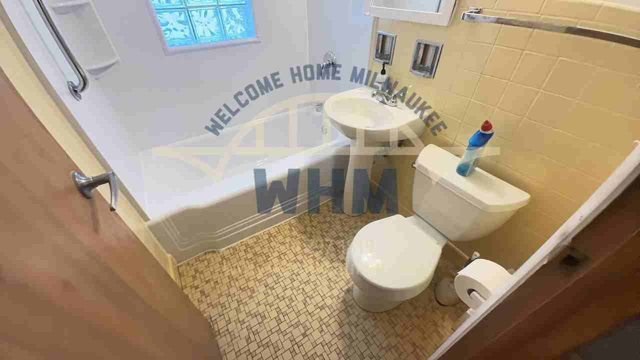 616 N 99th St - Photo 6 of 9