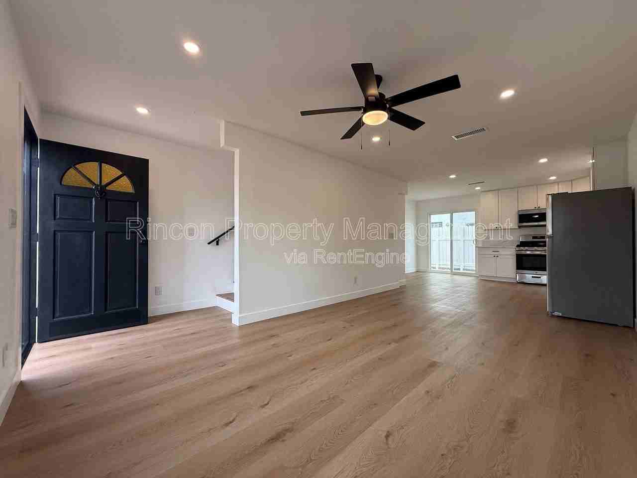 607 Lemon Way #B - Photo 2 of 39