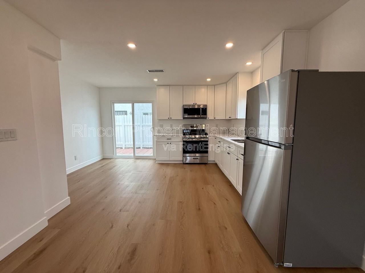 607 Lemon Way #B - Photo 3 of 39