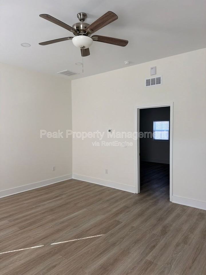 3014 Parkwood Ave - Photo 4 of 13