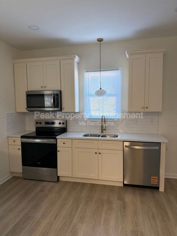 3016 Parkwood Ave - Photo 4 of 16