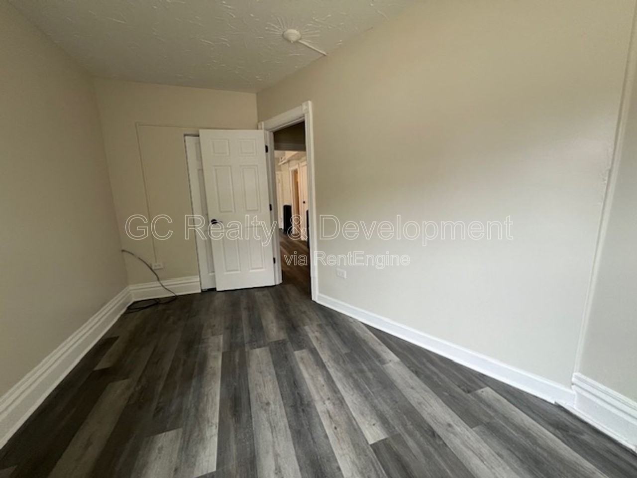 214 Du Page St #B - Photo 7 of 10