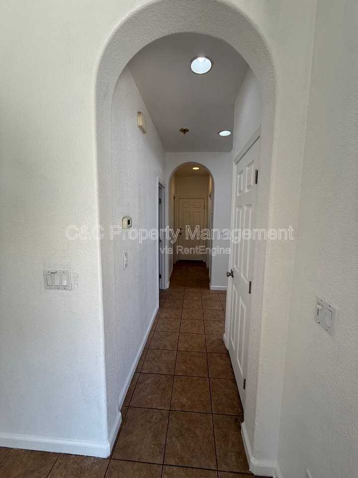 10477 Albert Dr - Photo 4 of 21