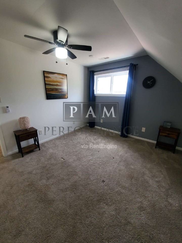 2829 S Howell Ave - Photo 5 of 45