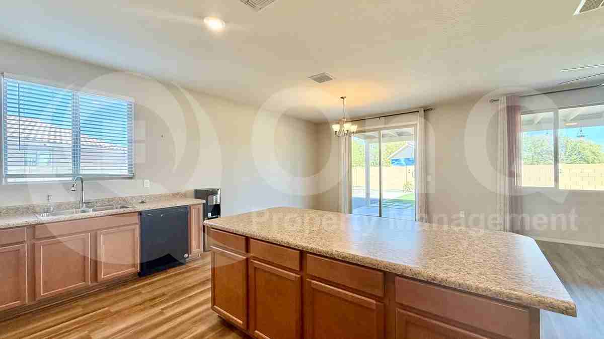 5215 S 18th Pl - Photo 4 of 22