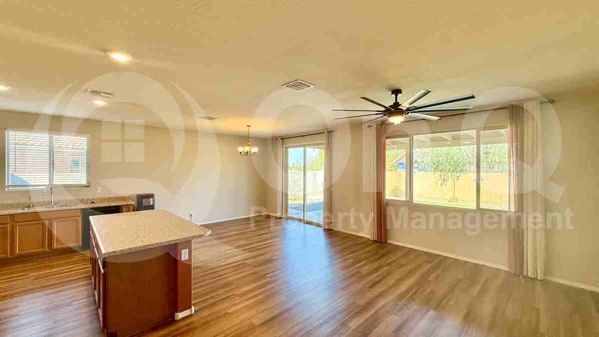 5215 S 18th Pl - Photo 5 of 22