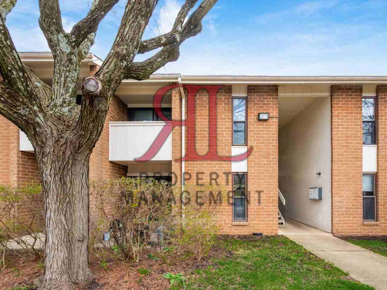 155 N 17th St #B - Photo 3 of 25