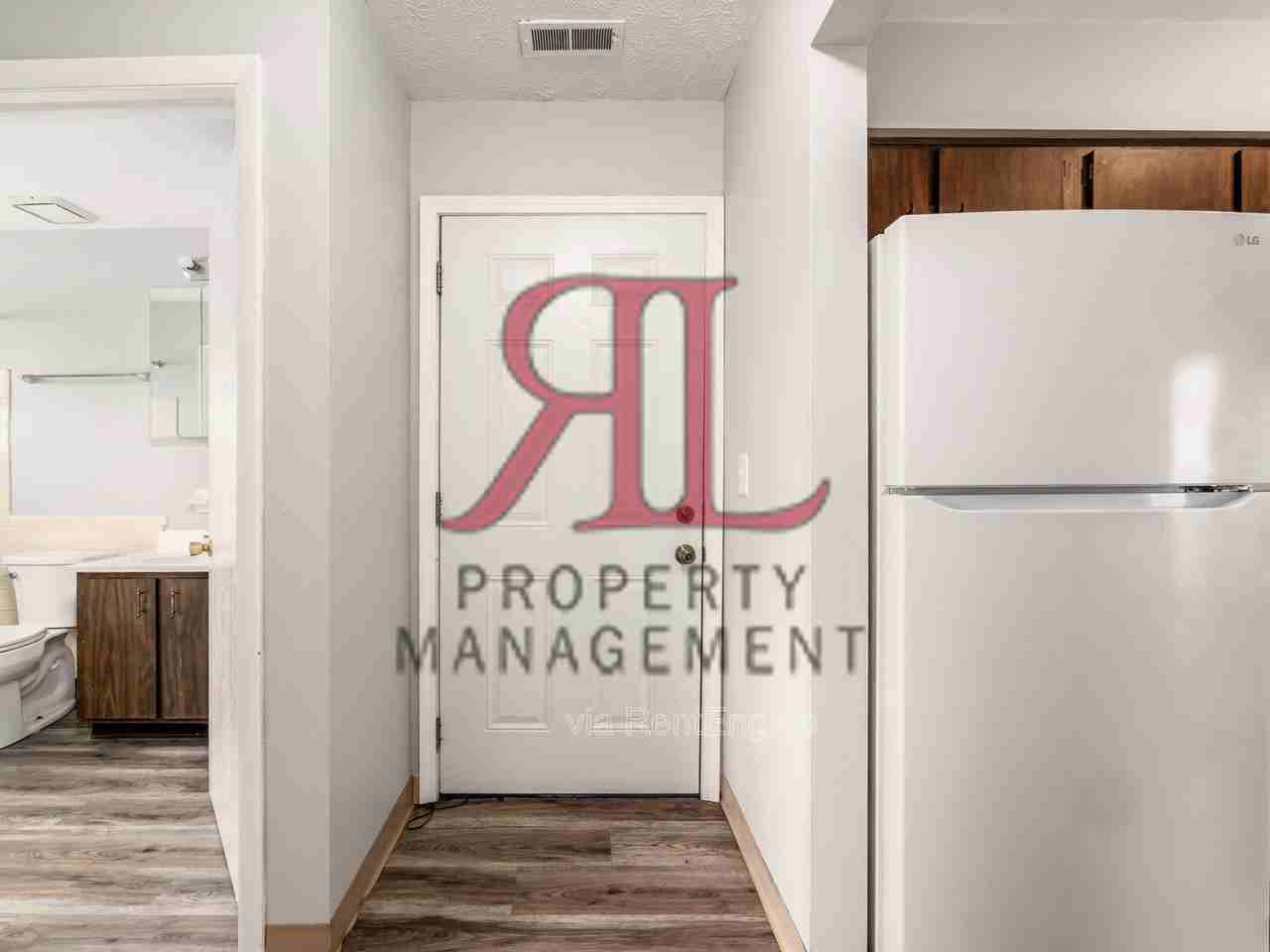 155 N 17th St #B - Photo 7 of 25