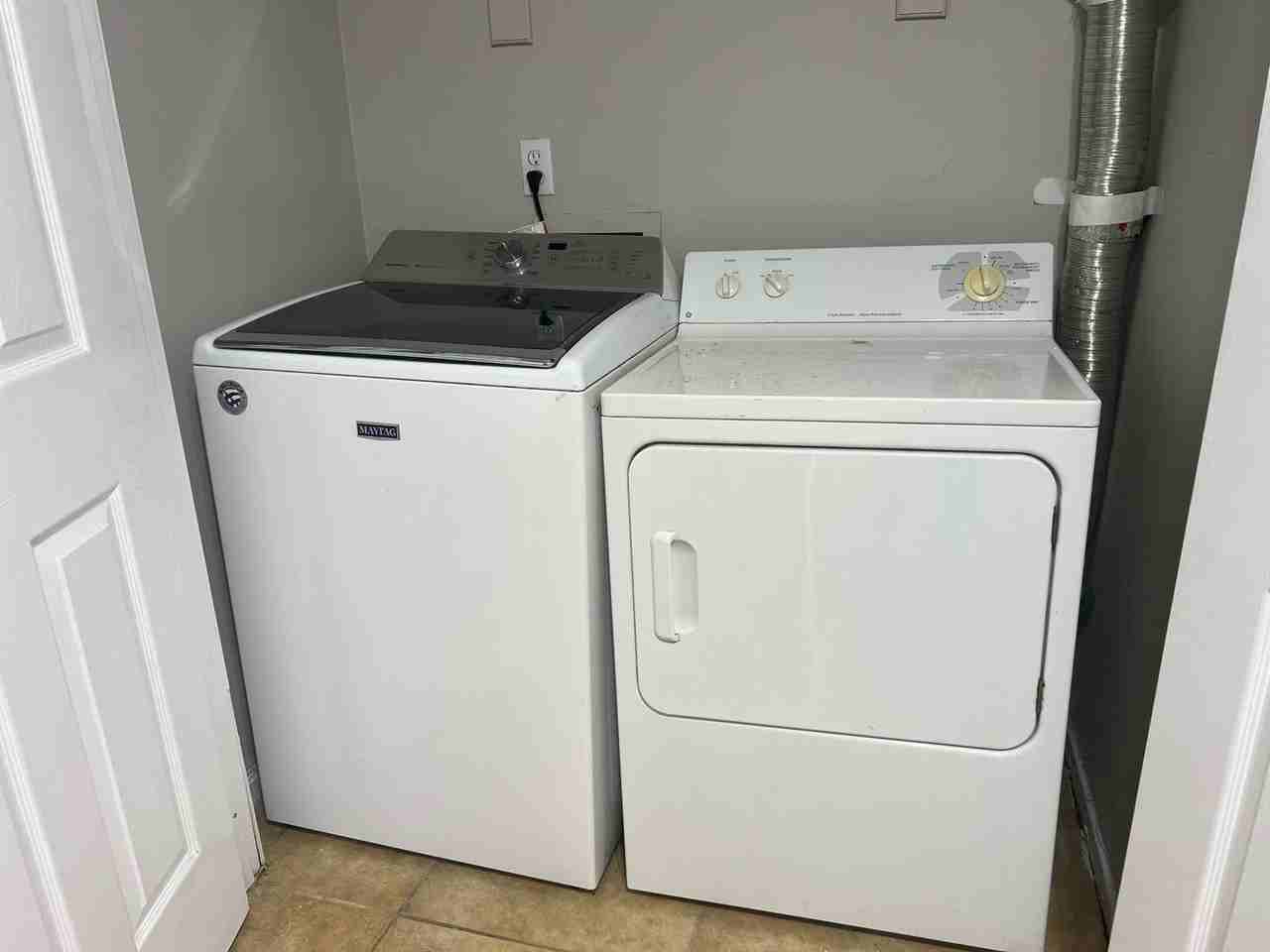 835 Winnetka Ave - Photo 5 of 14