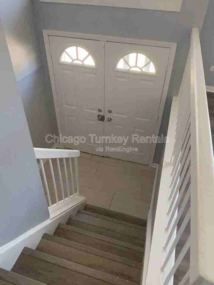 5663 Allemong Dr - Photo 3 of 21