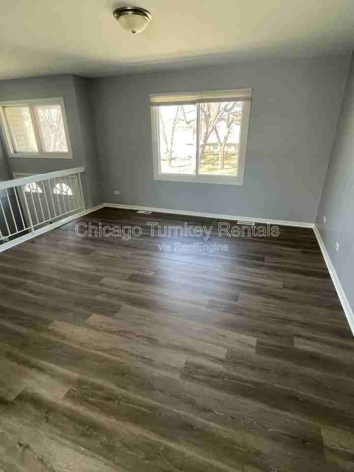 5663 Allemong Dr - Photo 5 of 21