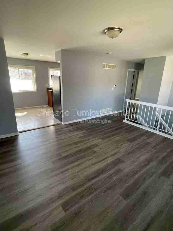 5663 Allemong Dr - Photo 6 of 21