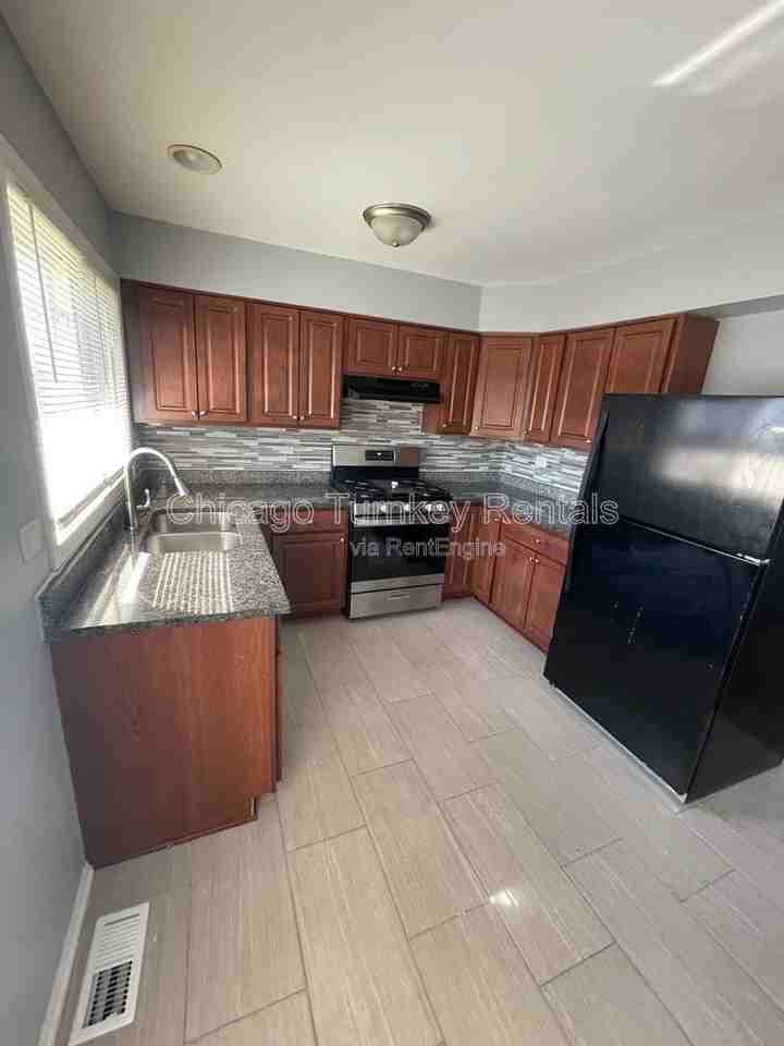 5663 Allemong Dr - Photo 2 of 20