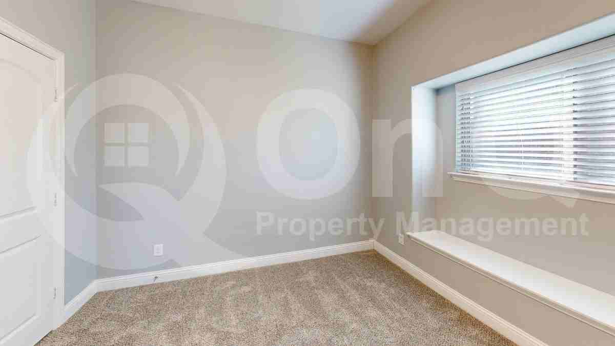 4006 Whitetail Ln - Photo 4 of 44