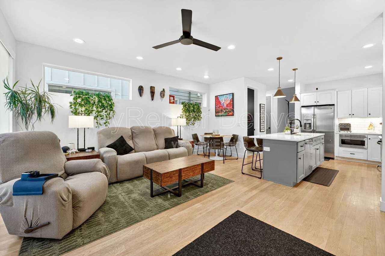 1299 Newton St - Photo 4 of 41