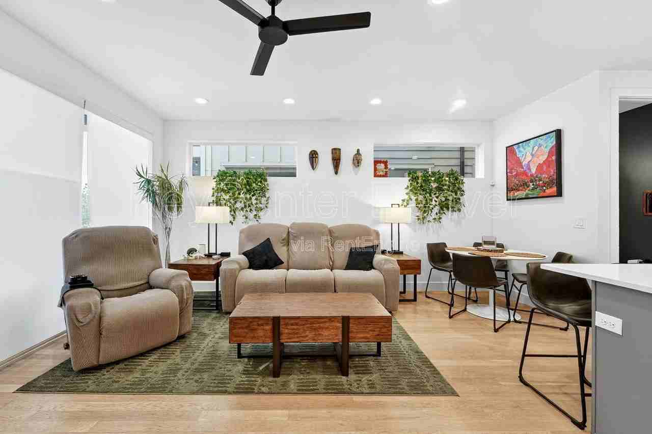 1299 Newton St - Photo 6 of 41