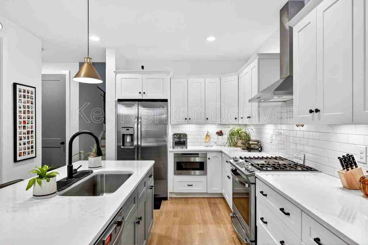 1299 Newton St - Photo 7 of 41